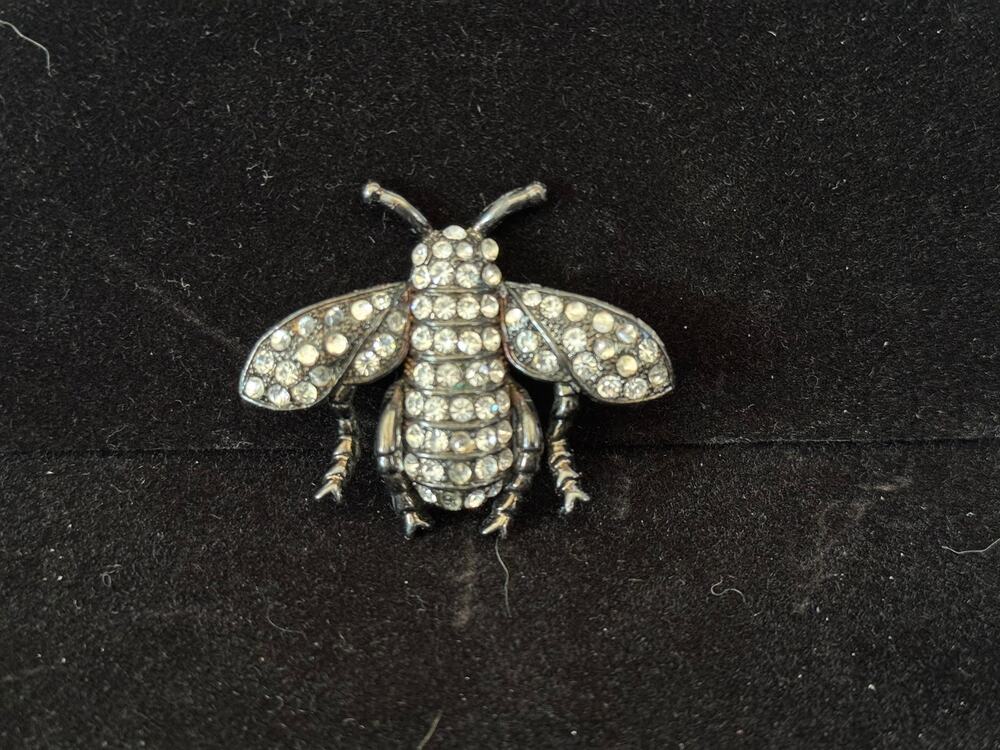 Brooch Pin Silver Tone Rhinestone Bee Bug Vintage Estate Find EUC
